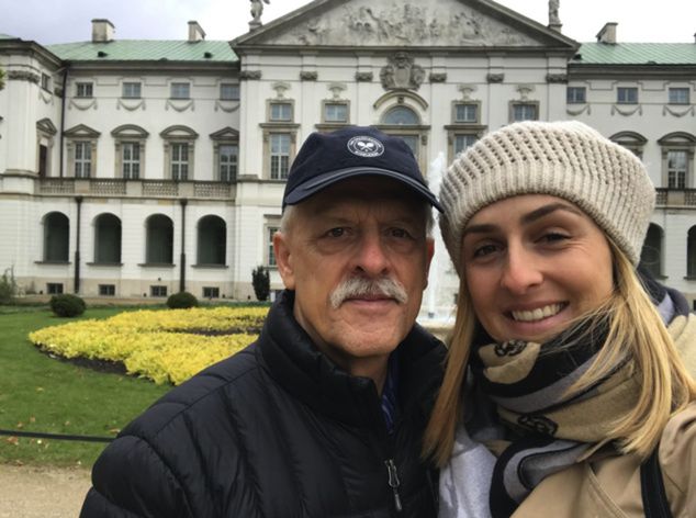 Gabriela Dabrowski i jej ojciec Yurek Dabrowski regularnie odwiedzają Polskę i czują się tu bardzo dobrze. Gabriela nie wyklucza, że po zakończeniu kariery przeprowadzi się do kraju nad Wisłą