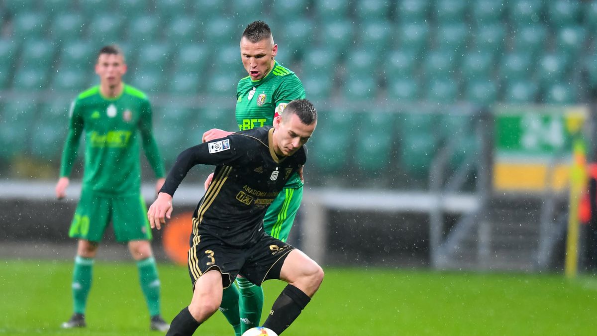 Newspix / Paweł Andrachiewicz / Na zdjęciu: Boris Sekulić (z przodu) i Marcin Robak (z tyłu)