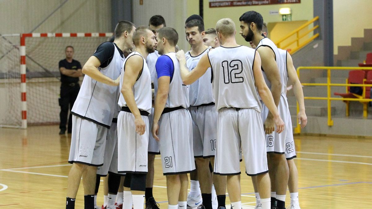 Newspix / Krzysztof Cichomski / Na zdjęciu: koszykarze Spójni Stargard