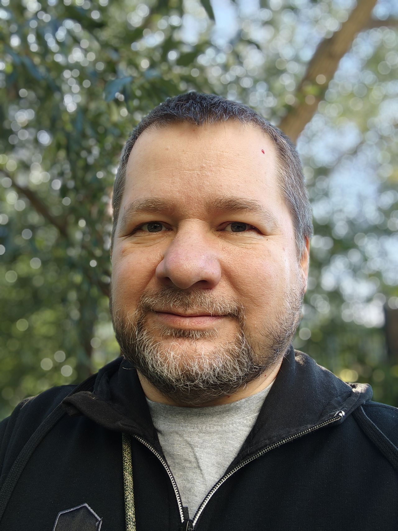 POCO F9 Pro - zdjęcie z aparatu do selfie