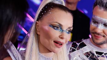 Izabella Miko, córka znanego aktora, wspomina początki w USA. Twierdzi, że sprzątała łazienki, a po jedzenie chodziła na... spotkania AA
