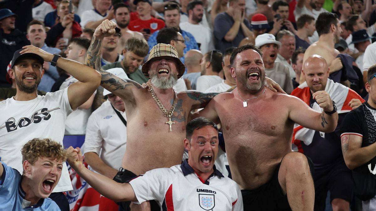 Zdjęcie okładkowe artykułu: Getty Images /  Crystal Pix/MB Media/Getty Images / Na zdjęciu: kibice reprezentacji Anglii