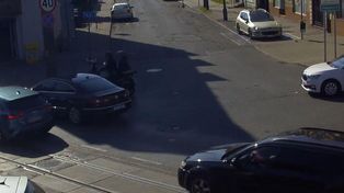 Bydgoszcz. Mężczyzna wiozący ciężarną żonę do szpitala utknął w korku. Dostał eskortę policji