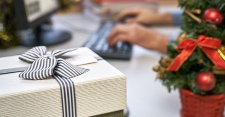 Prezenty od pracodawcy. Polacy powiedzieli, co dostają na Boże Narodzenie