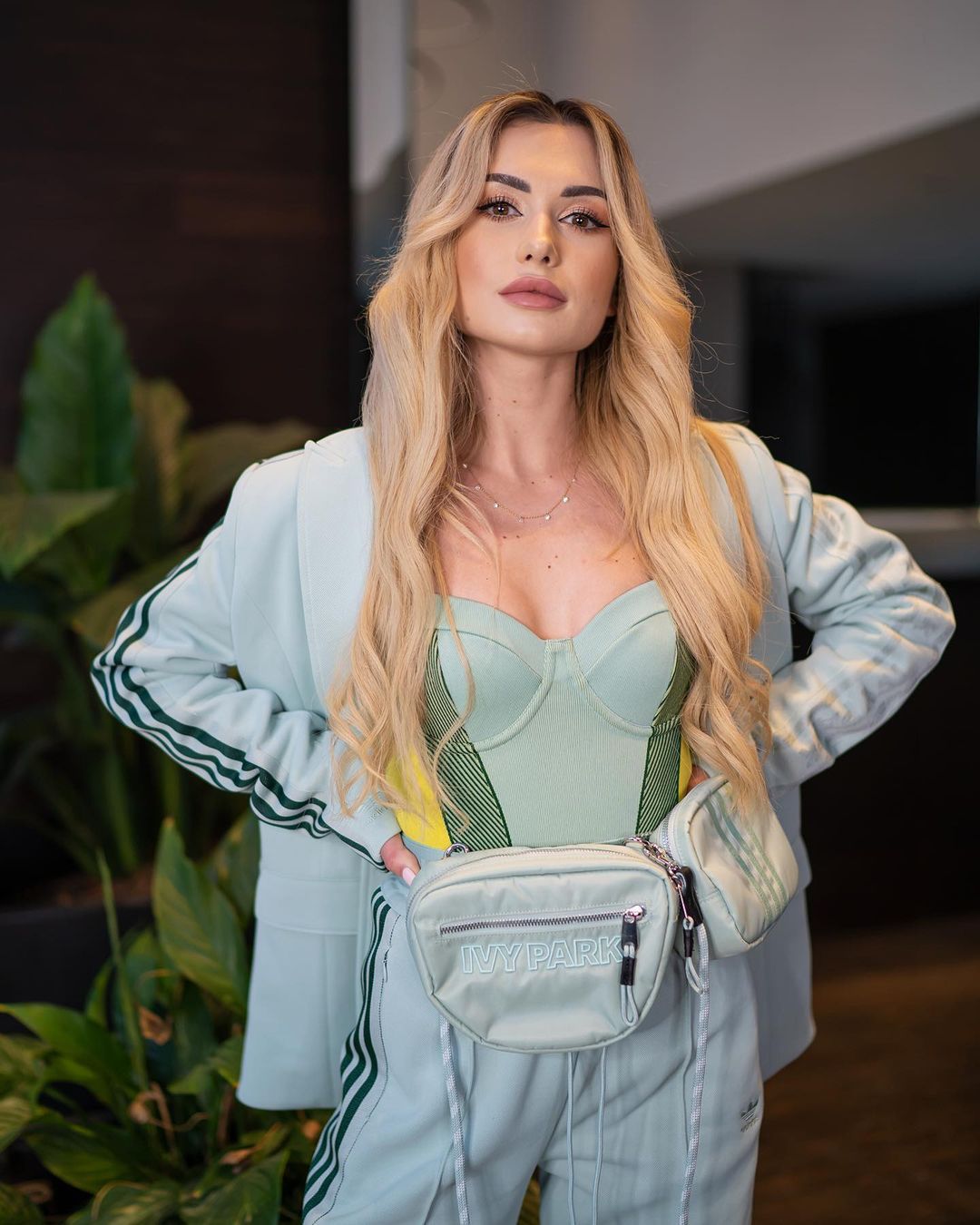 Weronika Wersow Sowa - garderoba