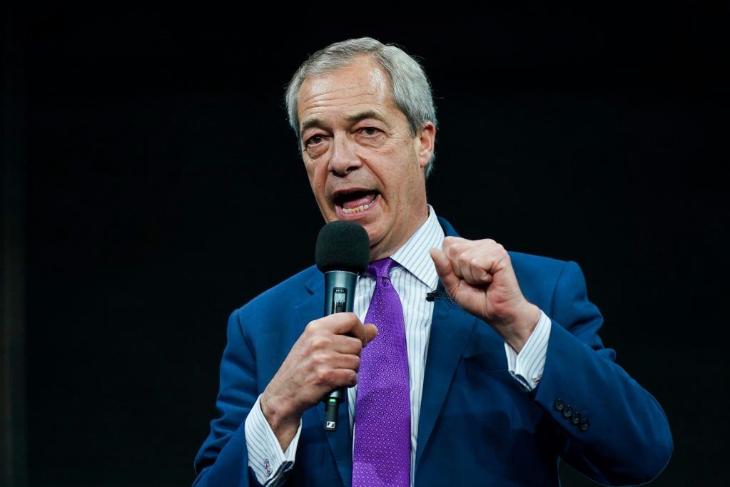 Farage ma szansę na władzę? Brexitowcy na szczycie sondażu