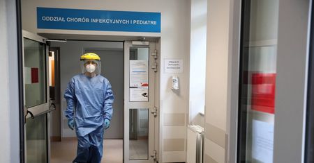 Koronawirus. Lekarzom odmówiono dodatku za pracę na wyłączność. Dyrektor szpitala zapowiedział, że pieniądze znajdzie