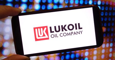 Atak hakerski na Łukoil. Paraliż systemów i utrudnienia dla klientów