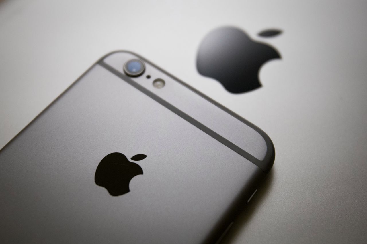 Apple: aplikacje na iPhone trafią do innych sklepów? Tego chcą senatorzy w USA