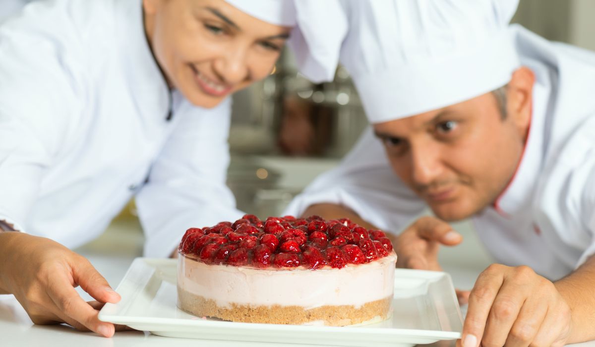 Takiego sernika nie powstydzą się nawet najlepsi cukiernicy - Pyszności; Foto Canva.com