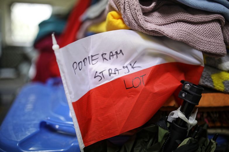 Strajk pracowników LOT został zawieszony do wtorku 30 października.