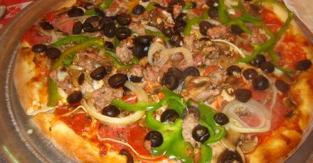 Pizza Extravaganzza na tradycyjnym cieście (Domino's Pizza)