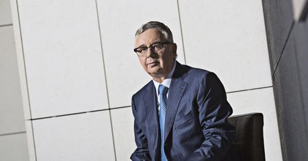 Janusz Filipiak zmienia zdanie. Na razie nie odda firmy synowi