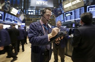Wall Street w dół. Yahoo traci przez wyprzedaż podstawowego biznesu