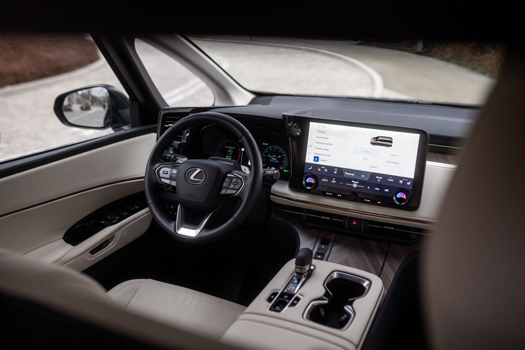 Lexus LM