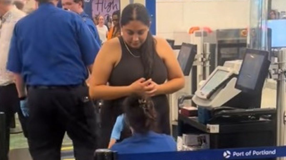Nagranie z lotniska. Pasażerka była przeszukiwana