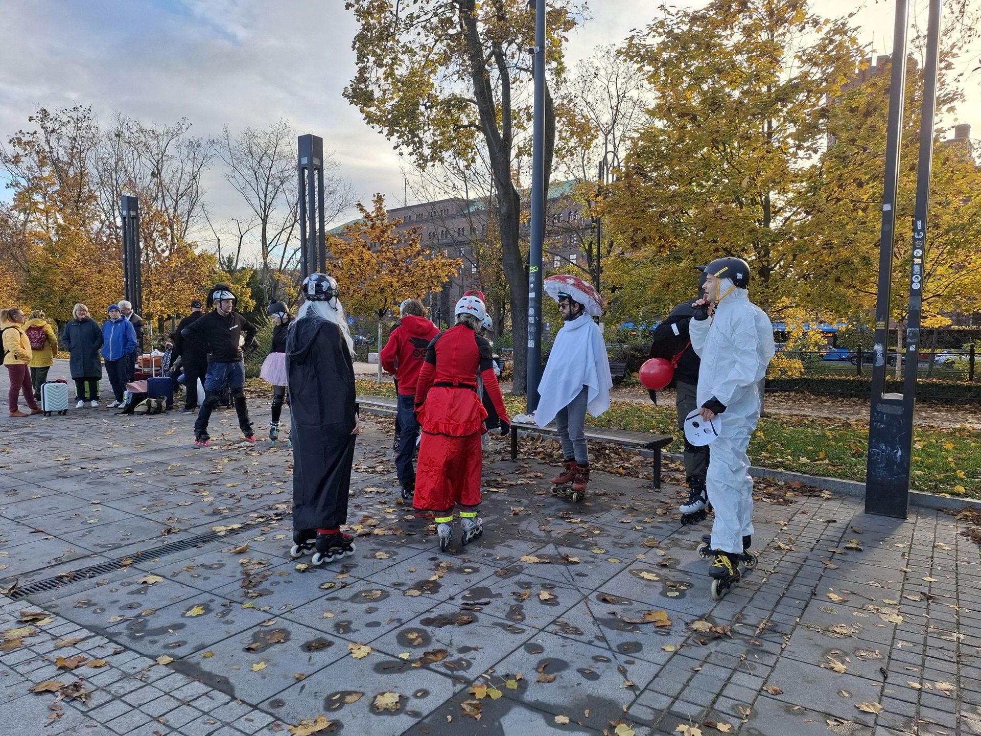 Halloweenowy przejazd na rolkach z Urban Dingoes