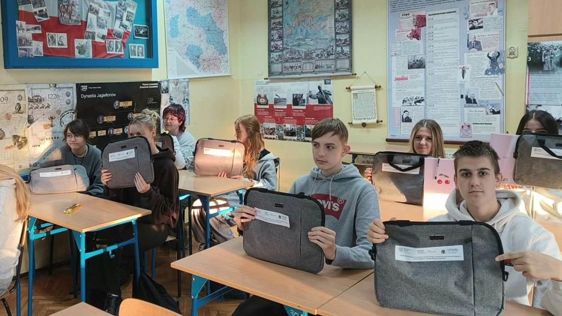 Uczniowie Staszica - odporni na manipulację.