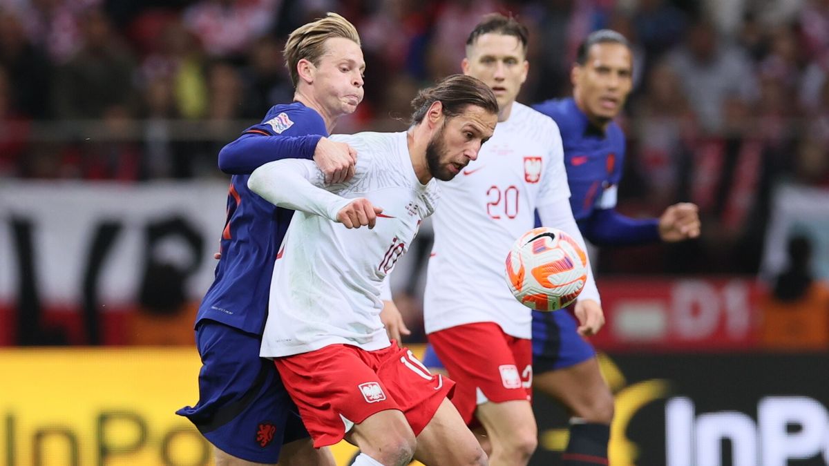 PAP / Leszek Szymański / Na zdjęciu: Grzegorz Krychowiak i Frenkie de Jong 