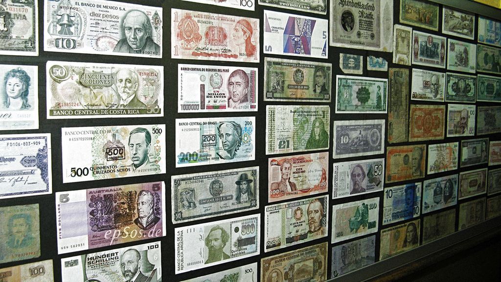 Kursy walut NBP 25.02.2020 Poniedziałkowy kurs euro, funta, dolara i franka szwajcarskiego