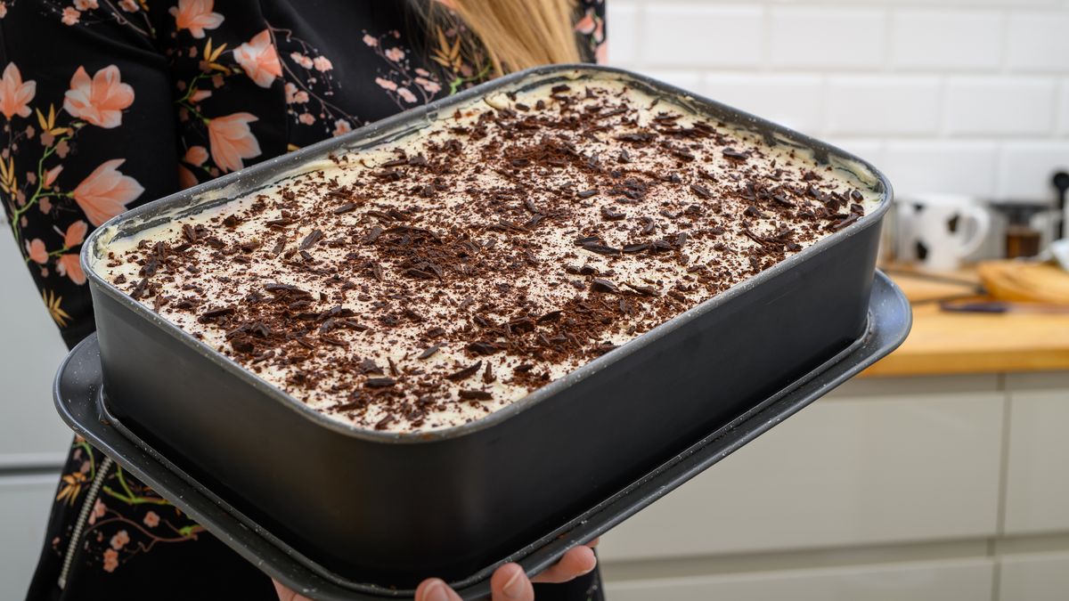 To ciasto najlepiej zrobić w dużej blaszce. 