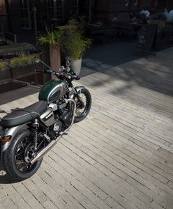 Triumphy z linii Bonneville w 8 wersjach Gold. Mają wyjątkowe ręczne malowania