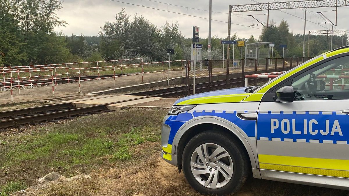 wypadek kolej tory kolejowe radiowóz