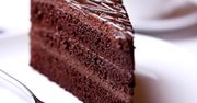 Ciasto czekoladowe z kremem i lukrem o niskiej zawartości tłuszczu, z dodatkiem błonnika