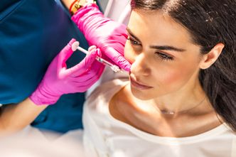 Cios w branżę beauty. Wkrótce powiększanie ust tylko u lekarza
