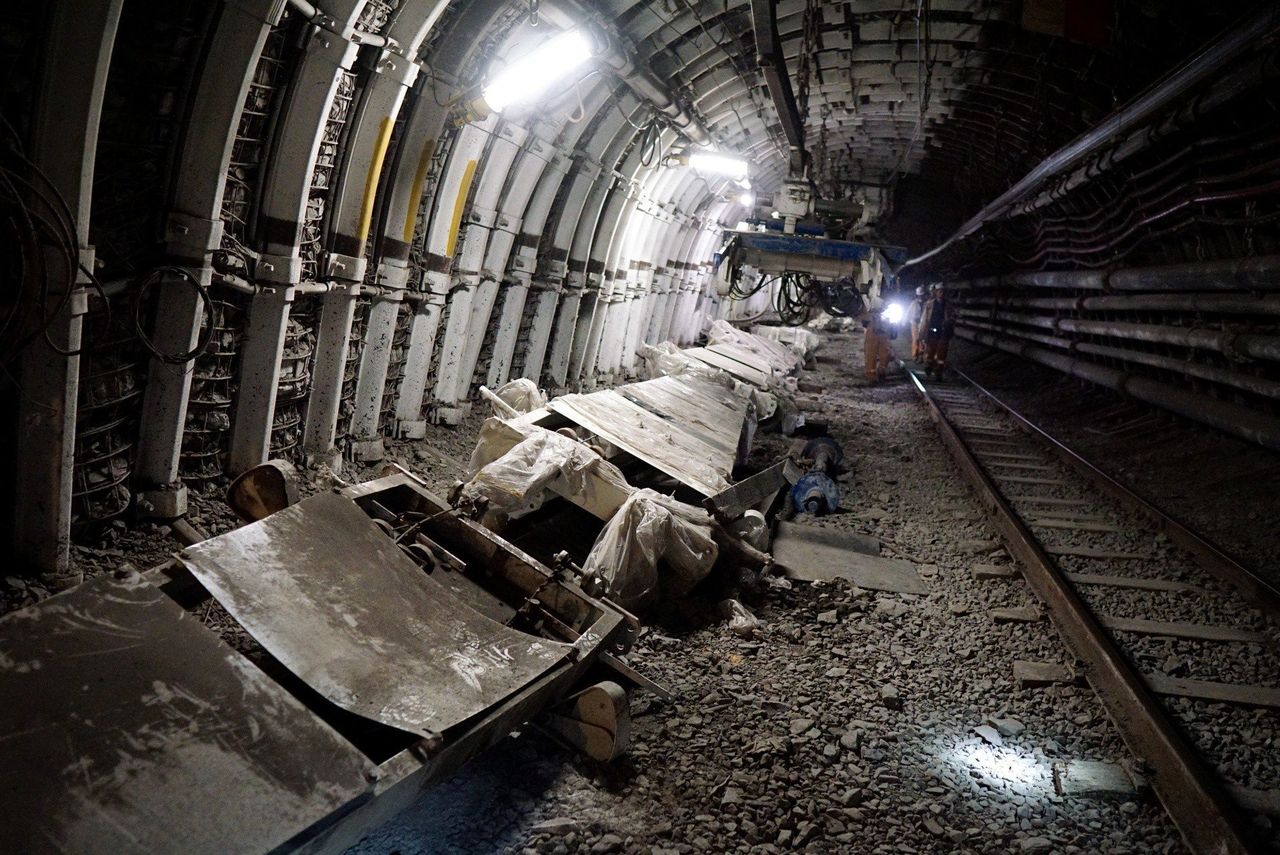 Wstrząs w śląskiej kopalni. Czterech górników trafiło do szpitala