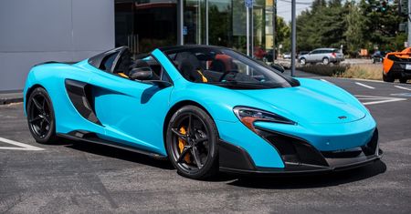 Wyjątkowy McLaren 675LT Spider ubrany w lakier Fistral Blue