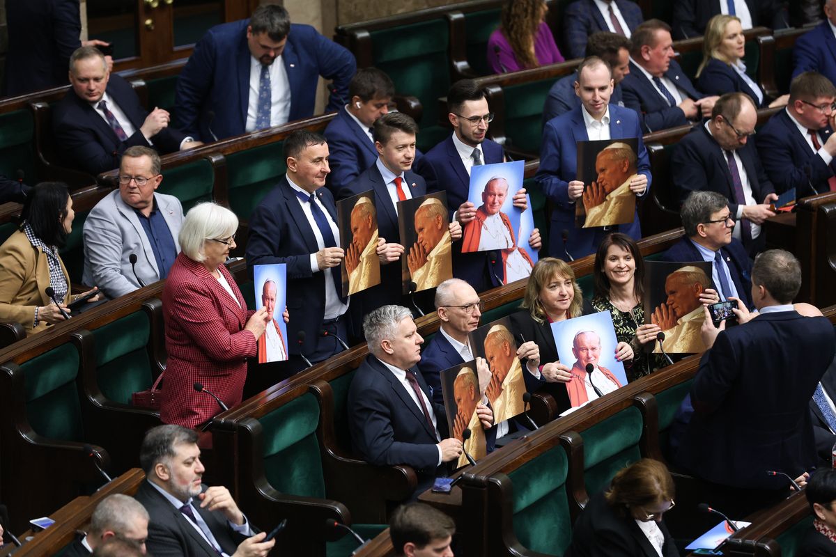 Sejm uchwalił uchwałę o Janie Pawle II.