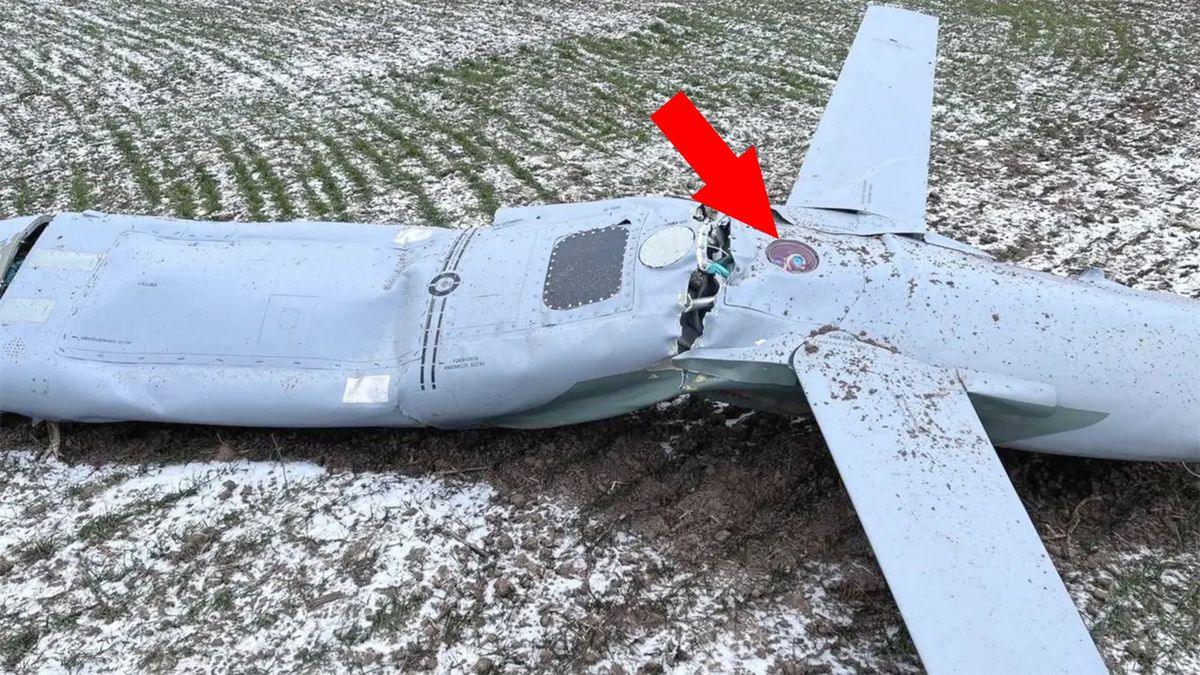 Rosyjski pocisk Ch-101. Zdjęcie wraku pokazuje, w jaki sposób znajdują ...