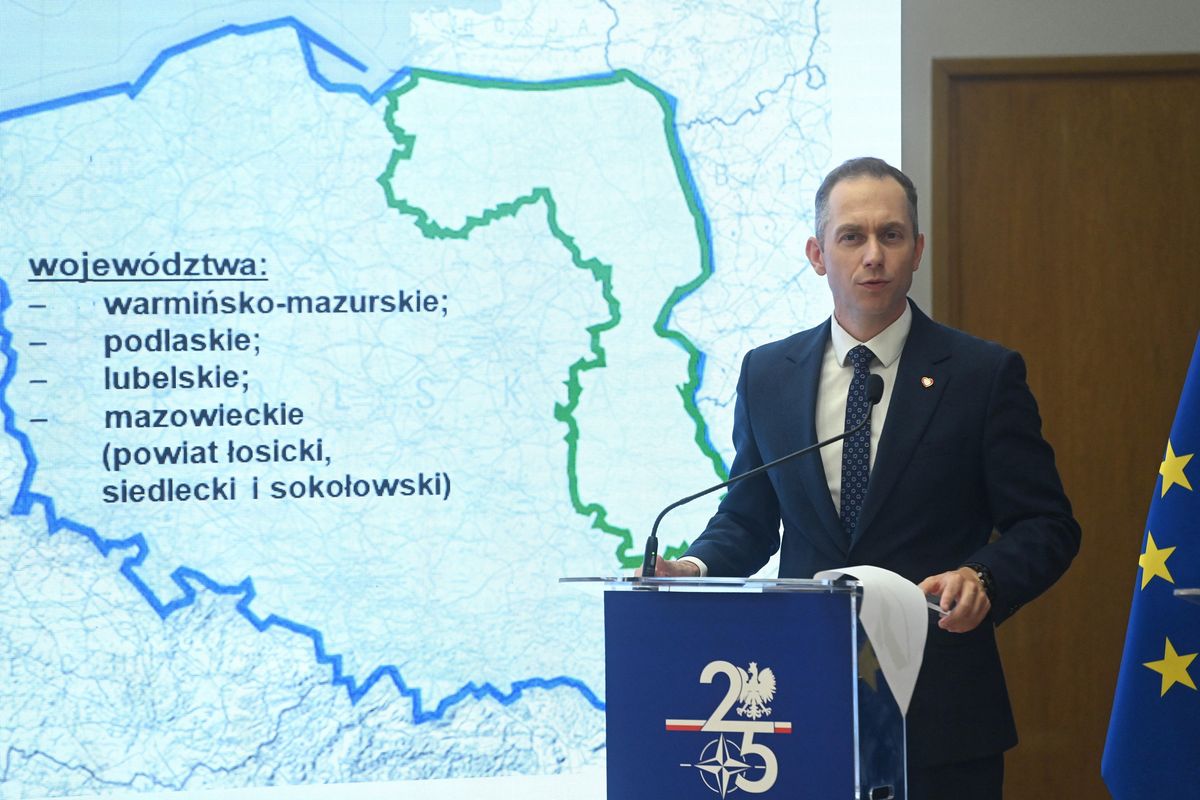 Wiceminister obrony narodowej Cezary Tomczyk na konferencji prasowej w siedzibie Sztabu Generalnego WP w Warszawie