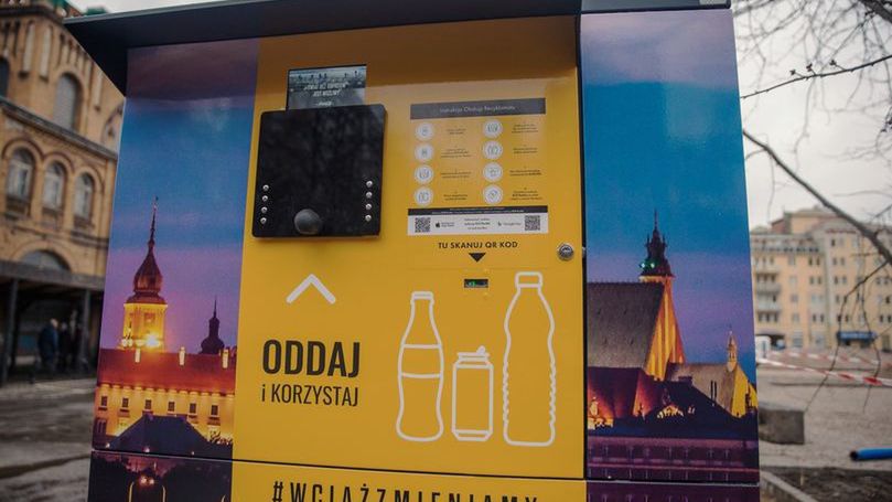 Warszawa. W stolicy działa 10 recyklomatów na szkło, plastik i aluminium