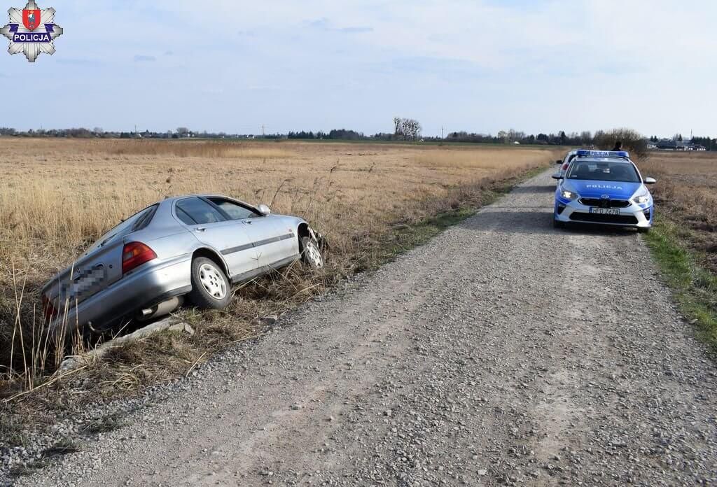 Honda wpadła do rowu i uderzyła w betonowy przepust