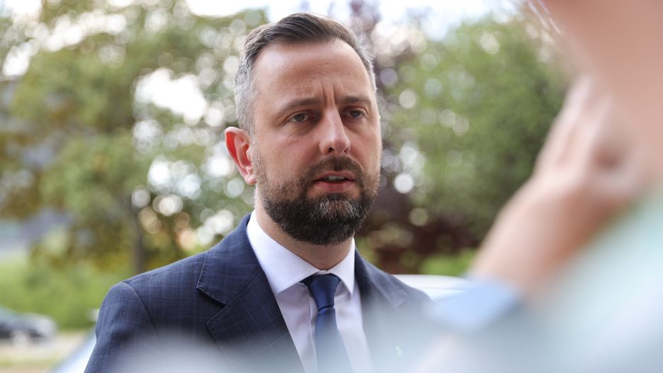 W�adys�aw Kosiniak-Kamysz
Warszawa, 20.07.2024. Minister obrony narodowej, prezes PSL W�adys�aw Kosiniak-Kamysz w drodze na posiedzenie Rady Naczelnej PSL w Arche Hotel Pu�awska Residence w Warszawie, 20 bm. (ad) PAP/Rafa� Guz
Rafa� Guz
Arche Hotel Pu�awska Residence, Ludzie, partia, polityk, polityka, Polskie Stronnictwo Ludowe, portret, posiedzenie, PSL, rada naczelna, rady naczelnej