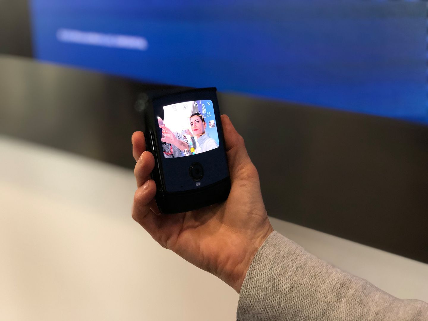 Motorola razr oficjalnie. Widzieliśmy nową klapkę ze składanym ekranem 10