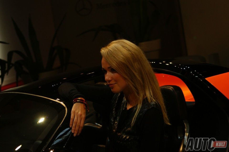 Hostessy z Paris Motor Show 2012 [galeria] 134