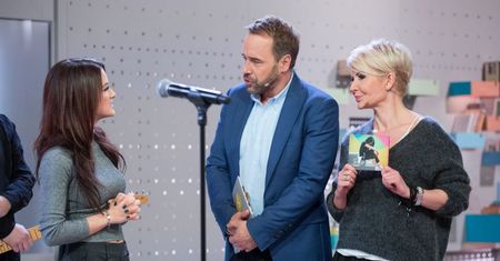 Zamyślona Joanna Racewicz wychodzi z Pytania na śniadanie (ZDJĘCIA)