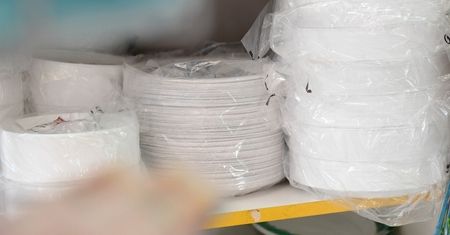 Koniec z plastikowymi naczyniami. Unia szykuje nowe przepisy