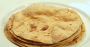 Chlebek chapati lub roti z pełnej pszenicy