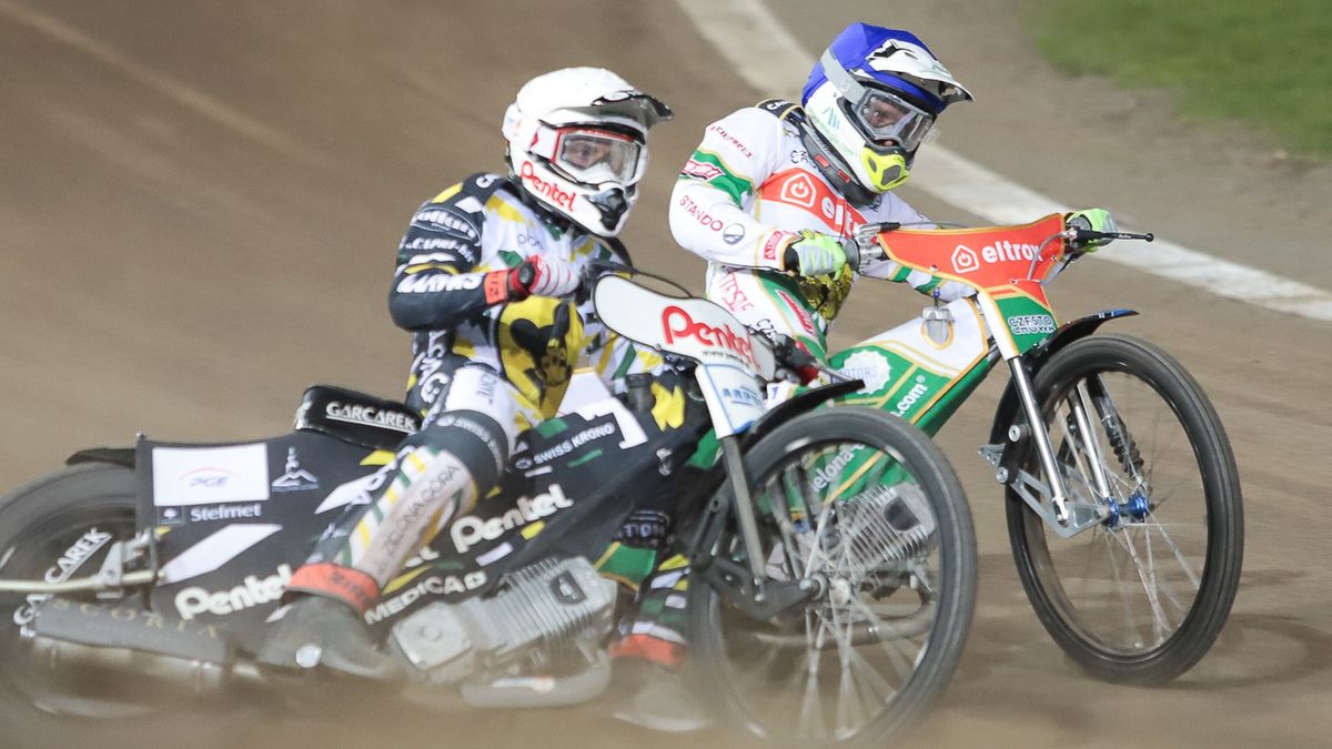 WP SportoweFakty / Patryk Kowalski / Na zdjęciu: Piotr Protasiewicz (z lewej) w starciu z Włókniarzem