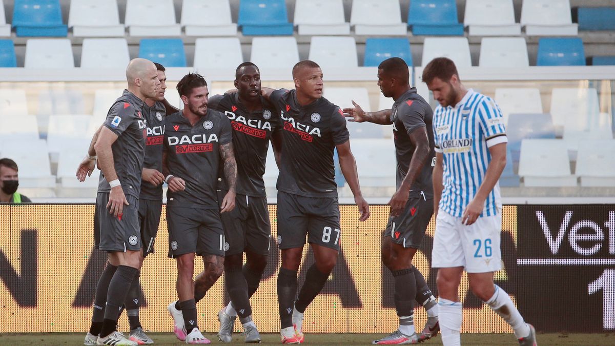 PAP/EPA / ELISABETTA BARACCHI / Na zdjęciu: piłkarze Udinese Calcio