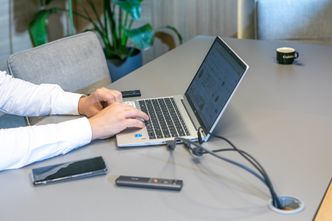 Koniec roku to nie czas na oszczędzanie. Jak mądrze inwestować bez zamrażania kapitału?