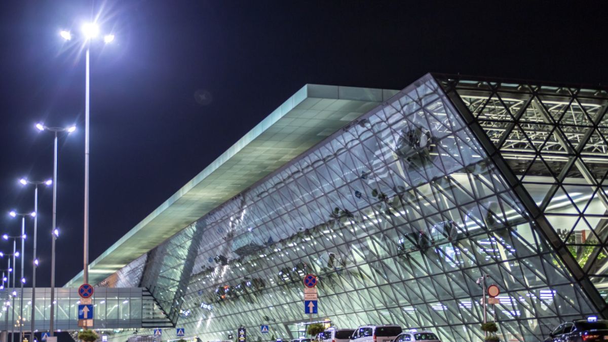 Mgła spowodowała utrudnienia w ruchu pasażerskim na lotnisku