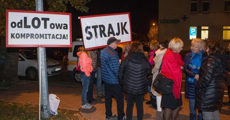 Prezes PFR Paweł Borys spotkał się ze strajkującymi związkowcami LOT-u