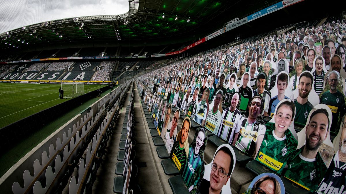 Tekturowi kibice na meczu Bundesligi