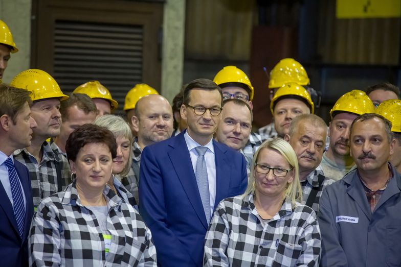 Premier Morawiecki na razie nie musi szykować budżetu na wolniejszy wzrost dopływu pieniędzy