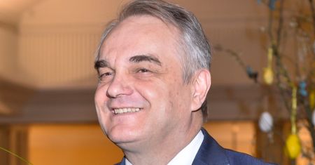 Uwodzicielski Waldemar Pawlak zapuścił włosy i pochwalił się NOWĄ FRYZURĄ! (ZDJĘCIA)